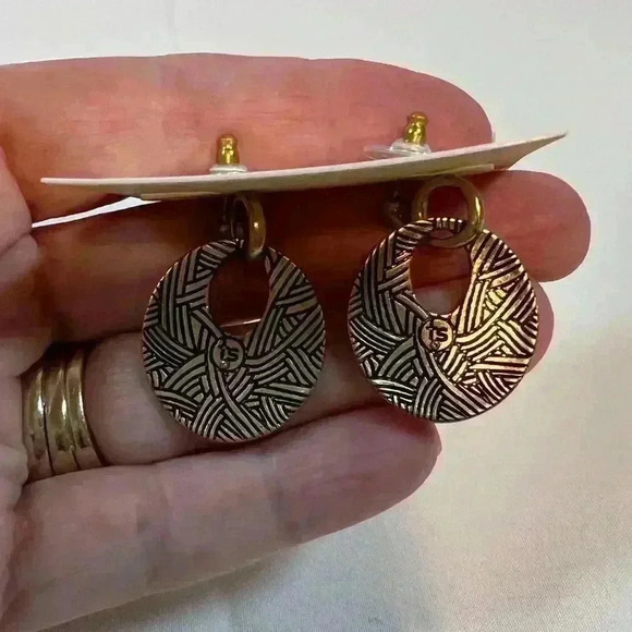 THE SAK GOLD‎ TONE ROUND CUT OUT DANGLE DROP EARRINGS POST BACKS - Picture 3 of 4